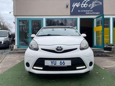 Gebraucht Toyota Aygo 68 PS (50 kW) 2013 Weiß Kleinwagen