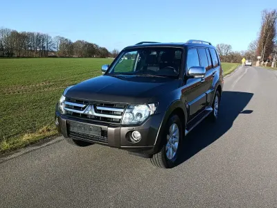 Gebraucht Mitsubishi Pajero Intense 200 PS (147 kW) 2009 Braun SUV