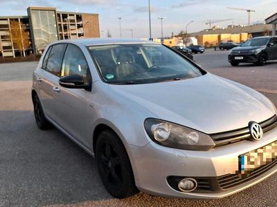Gebraucht VW Golf VI 105 PS (77 kW) 2012 Silber Kleinwagen