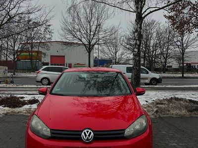 Gebraucht VW Golf VI Trendline 86 PS (63 kW) 2011 Rot Kleinwagen