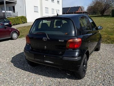 Usata Toyota Yaris 65 CV (47 kW) 2003 Nero Berlina