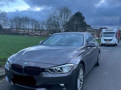 gebraucht BMW 320 i Luxury Line