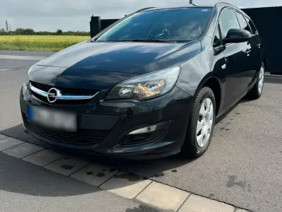 Gebraucht Opel Astra 110 PS (80 kW) 2014 Schwarz Kombi