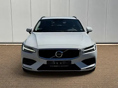 Gebraucht Volvo V60 Momentum 150 PS (110 kW) 2019 Weiß Kombi