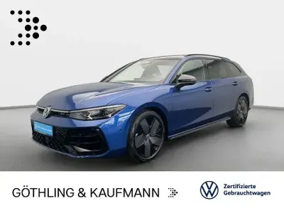Usata VW Passat R-line 265 CV (194 kW) 2025 Blu Station wagon