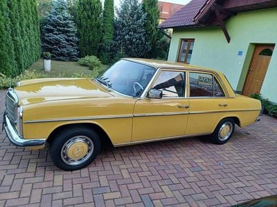Gebraucht Mercedes W115 55 PS (40 kW) 1976 Gelb Limousine