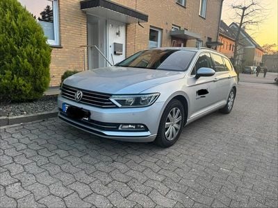 Gebraucht VW Passat Comfortline 150 PS (110 kW) 2018 Silber Kombi