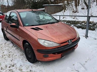 Orange Gebraucht 2002 Peugeot 206 Kleinwagen | 1.500 €