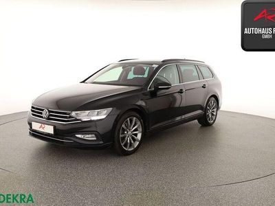Gebraucht VW Passat R-line 150 PS (110 kW) 2023 Deep black perleffekt Kombi