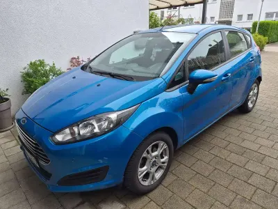 Używany Ford Fiesta SYNC Edition 80 KM (58 kW) 2014 Niebieski Hatchback
