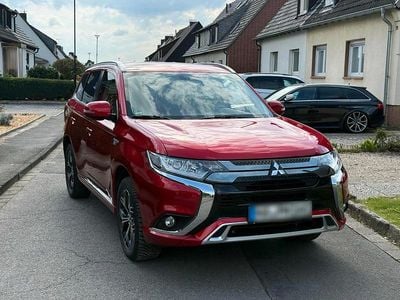 Gebraucht Mitsubishi Outlander P-HEV 135 PS (99 kW) 2021 Rot SUV