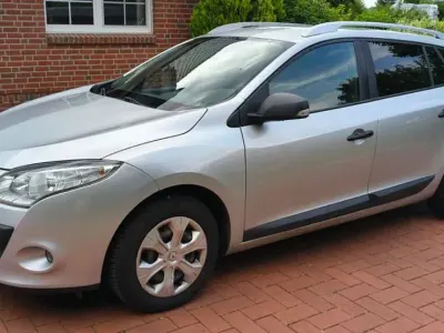 Gebraucht Renault Mégane III Expression 106 PS (77 kW) 2011 Silber Limousine