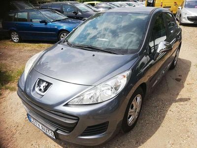 Grau Gebraucht 2011 Peugeot 207 Tendance Limousine | 3.370 € (Etwas zu teuer)