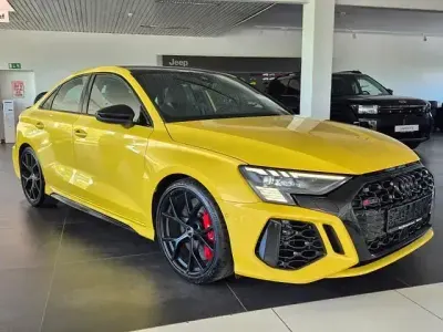 Gebraucht Audi RS3 Sport 400 PS (294 kW) 2022 Pythongelb metallic Limousine