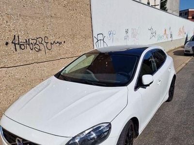 Gebraucht Volvo V40 Momentum 150 PS (110 kW) 2012 Weiß Kleinwagen