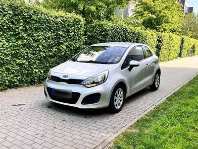Usata Kia Rio 85 CV (62 kW) 2012 Argento Utilitaria