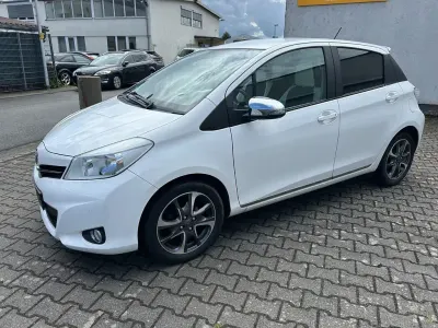Gebraucht Toyota Yaris Trend 99 PS (72 kW) 2013 Weiß Kleinwagen