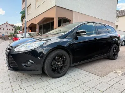 Gebraucht Ford Focus Trend 125 PS (91 kW) 2013 Schwarz Limousine