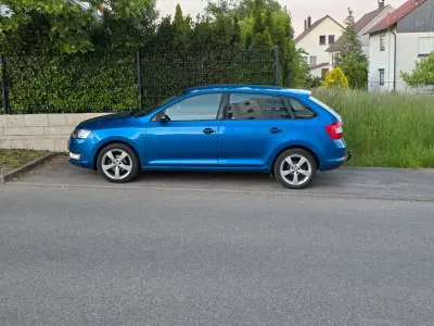 Używany Skoda Rapid Ambition 90 KM (66 kW) 2015 Niebieski Hatchback