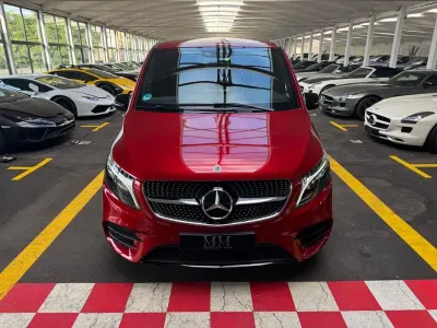Gebraucht Mercedes V300 Exclusive 237 PS (174 kW) 2023 Rot Van / Kleinbus