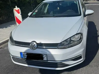 Gebraucht VW Golf VII Comfortline 110 PS (80 kW) 2018 Weiß Limousine
