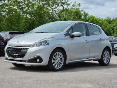 Gebraucht Peugeot 208 Allure 110 PS (80 kW) 2017 Grau Kleinwagen