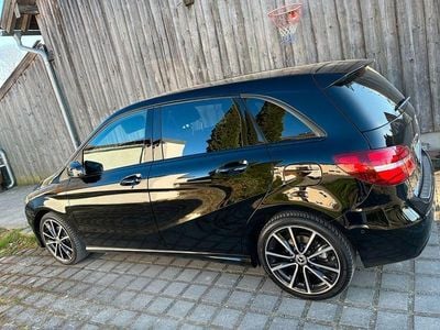 Usata Mercedes B180 109 CV (80 kW) 2018 Nero Monovolume