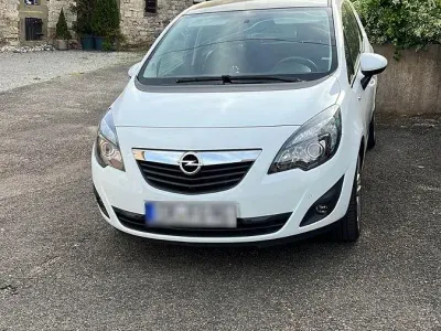 Gebraucht Opel Meriva Color Edition 140 PS (102 kW) 2011 Weiß Van / Kleinbus