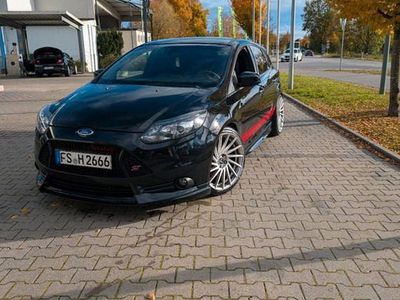 Schwarz Gebraucht 2014 Ford Focus ST Limousine | 10.000 € (Fairer Preis)