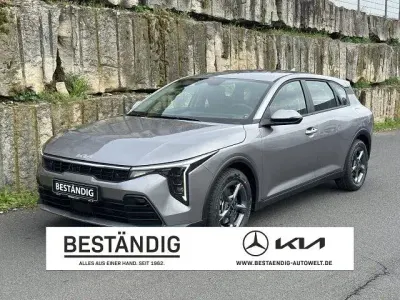 Neu Kia K4 Comfort 190 PS (139 kW) 2025 Steel grau met. Limousine