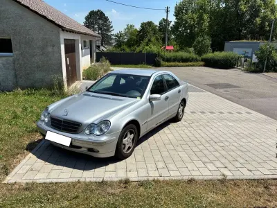 Gebraucht Mercedes C220 Classic 143 PS (105 kW) 2002 Silber Limousine