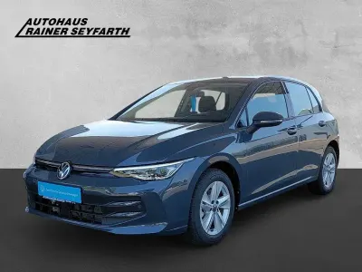 Gebraucht VW Golf VIII Life 116 PS (85 kW) 2024 Grau Limousine