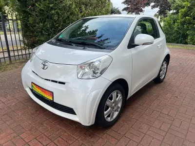 Gebraucht Toyota iQ 68 PS (50 kW) 2011 Weiß Kleinwagen