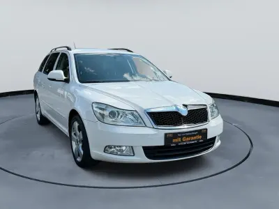 Gebraucht Skoda Octavia Family 122 PS (89 kW) 2011 Weiß Kombi