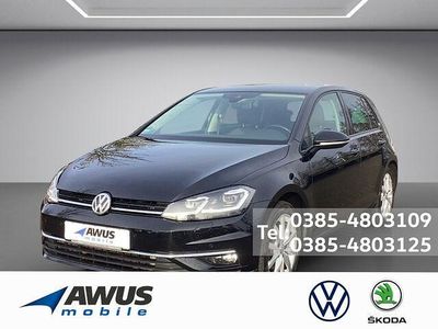 Schwarz / deep black (metallic) Gebraucht 2019 VW Golf VII Highline Limousine | 21.990 € (Fairer Preis)
