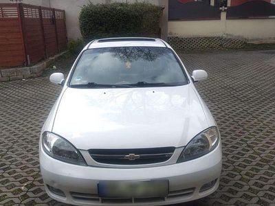 Gebraucht Chevrolet Lacetti 121 PS (88 kW) 2009 Weiß Kleinwagen