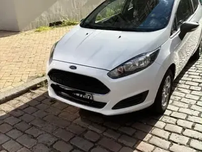 Gebraucht Ford Fiesta Ambiente 60 PS (44 kW) 2016 Weiß Kleinwagen