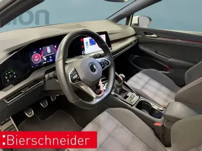 Gebraucht VW Golf VIII 245 PS (180 kW) 2022 Weiss Limousine