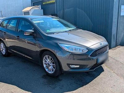 Gebraucht Ford Focus Titanium 125 PS (91 kW) 2018 Grau Kombi
