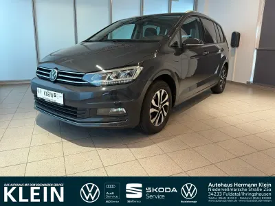 Gebraucht VW Touran Active 150 PS (110 kW) 2022 Grau Van / Kleinbus