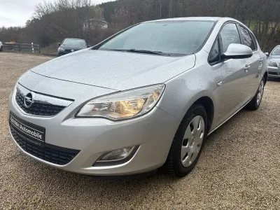 Gebraucht Opel Astra 116 PS (85 kW) 2010 Silber Limousine