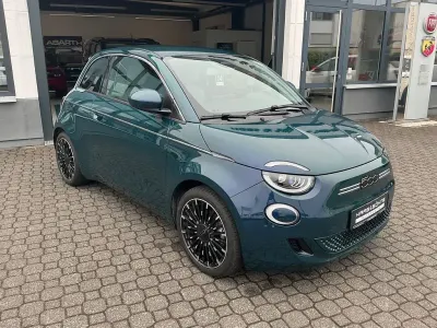 Gebraucht Fiat 500e Icon 86 kW (118 PS) 2022 Ozean grün Limousine