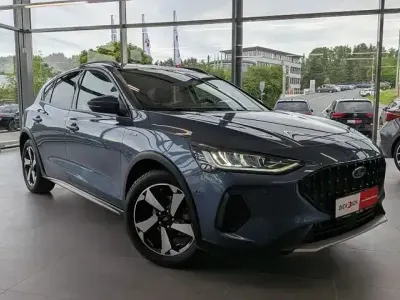 Gebraucht Ford Focus Active 155 PS (114 kW) 2024 Blau Limousine