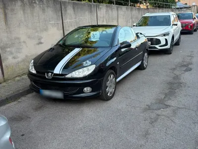 Gebraucht Peugeot 206 CC 109 PS (80 kW) 2002 Schwarz Cabrio