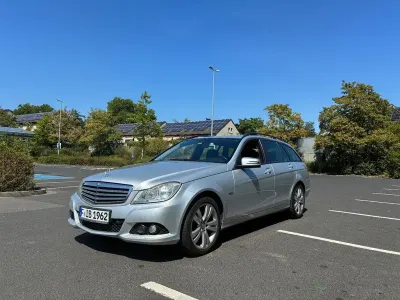 Gebraucht Mercedes C200 Elegance 136 PS (100 kW) 2012 Silber Limousine