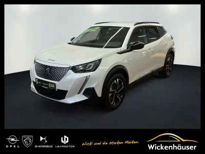 Gebraucht Peugeot e-2008 Allure 100 kW (136 PS) 2023 Weiss perlglänzend SUV