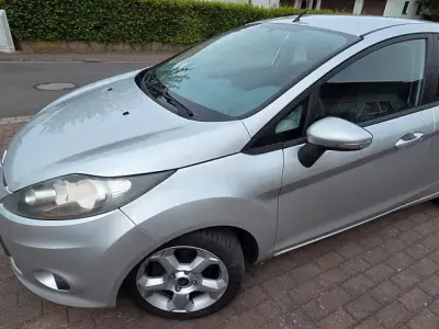 Gebraucht Ford Fiesta Trend 82 PS (60 kW) 2009 Silber Limousine
