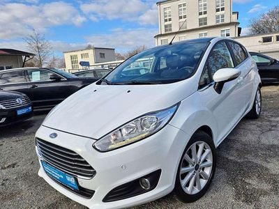 Gebraucht Ford Fiesta Titanium 101 PS (74 kW) 2016 Weiß Kleinwagen
