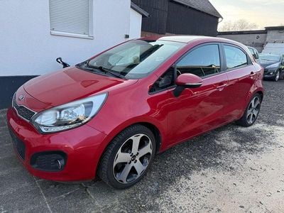 Gebraucht Kia Rio Spirit 109 PS (80 kW) 2013 Rot Limousine