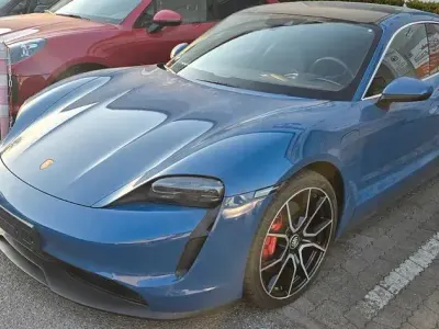 Gebraucht Porsche Taycan 4 Performance Package 359 kW (489 PS) 2023 Blau Limousine